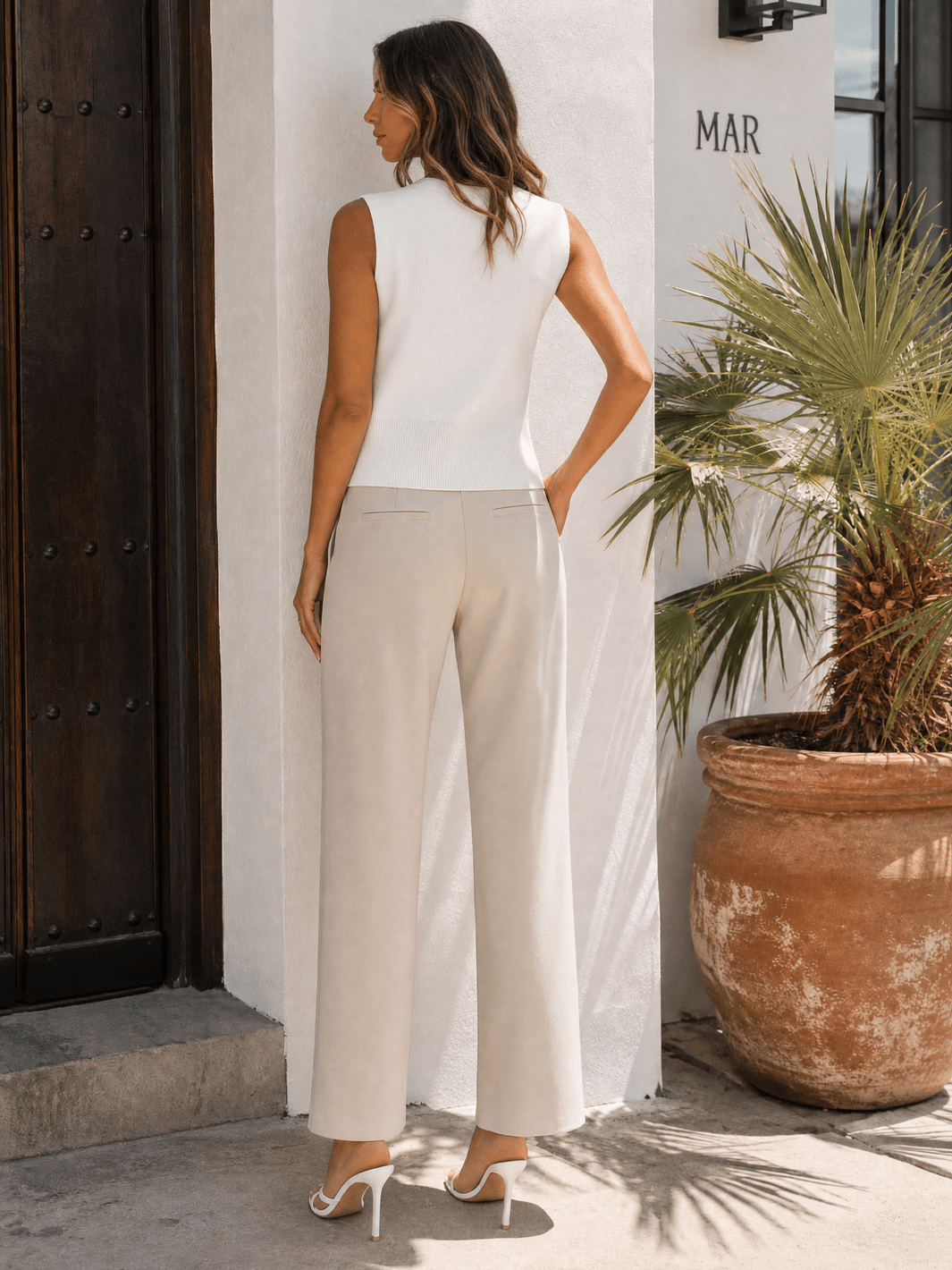 WOMEN'S SLEEVELESS V-NECK BUTTON CLOSURE RIBBED TOP