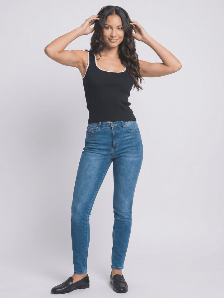 WOMEN'S SLEEVELESS PEARL DETAILED TRIM RIBBED TANK TOP