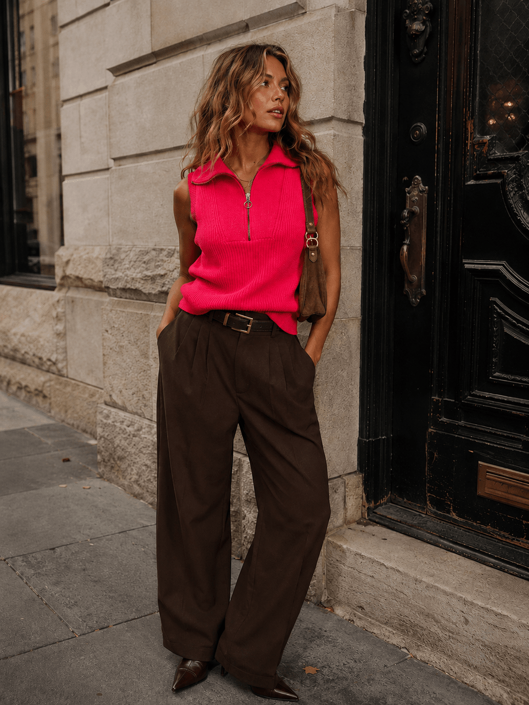 WOMEN'S SLEEVELESS ZIP UP KNIT TOP