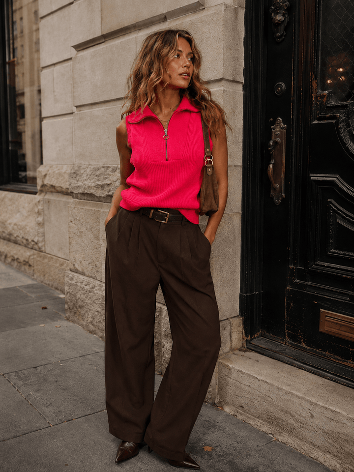WOMEN'S SLEEVELESS ZIP UP KNIT TOP