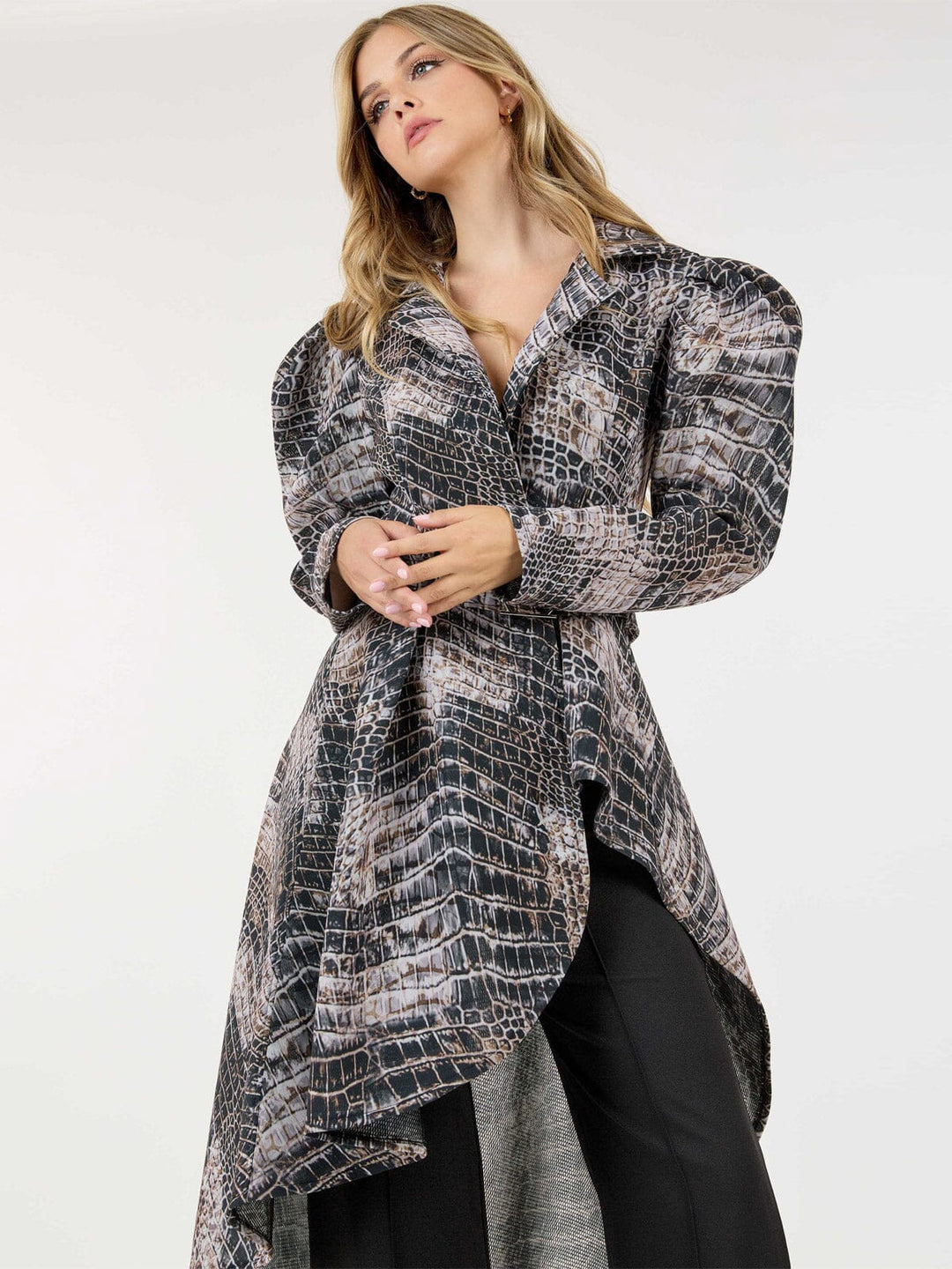 WOMEN'S LONG PUFF SLEEVE BUTTON CLOSURE BELTED HIGH-LOW COAT