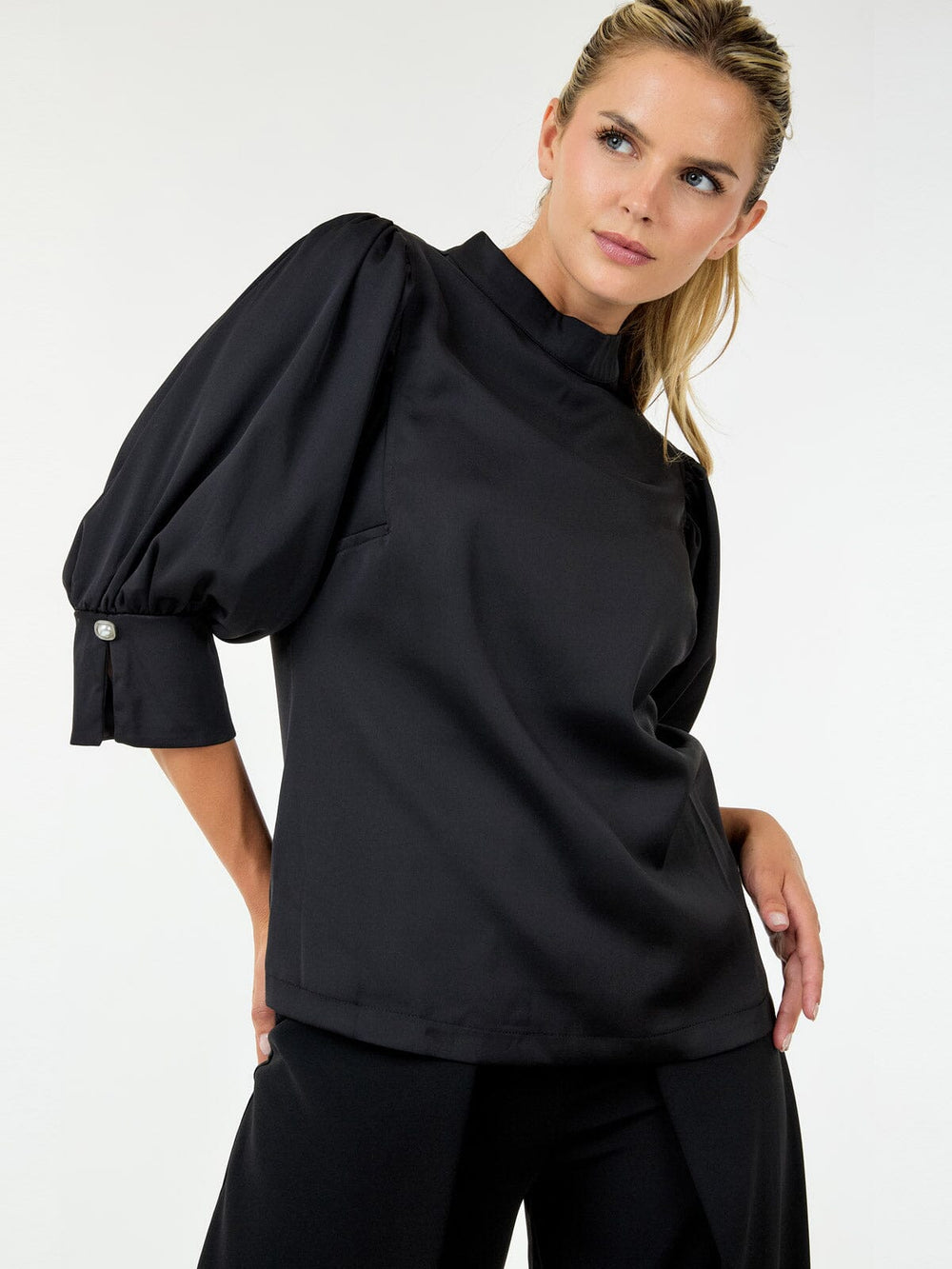 WOMEN'S 3/4 SLEEVE MOCK NECK BLOUSE