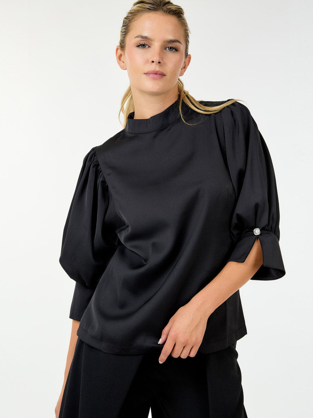 WOMEN'S 3/4 SLEEVE MOCK NECK BLOUSE