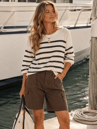 WOMEN'S BUTTON CLOSURE CARGO POCKETS DENIM SHORTS
