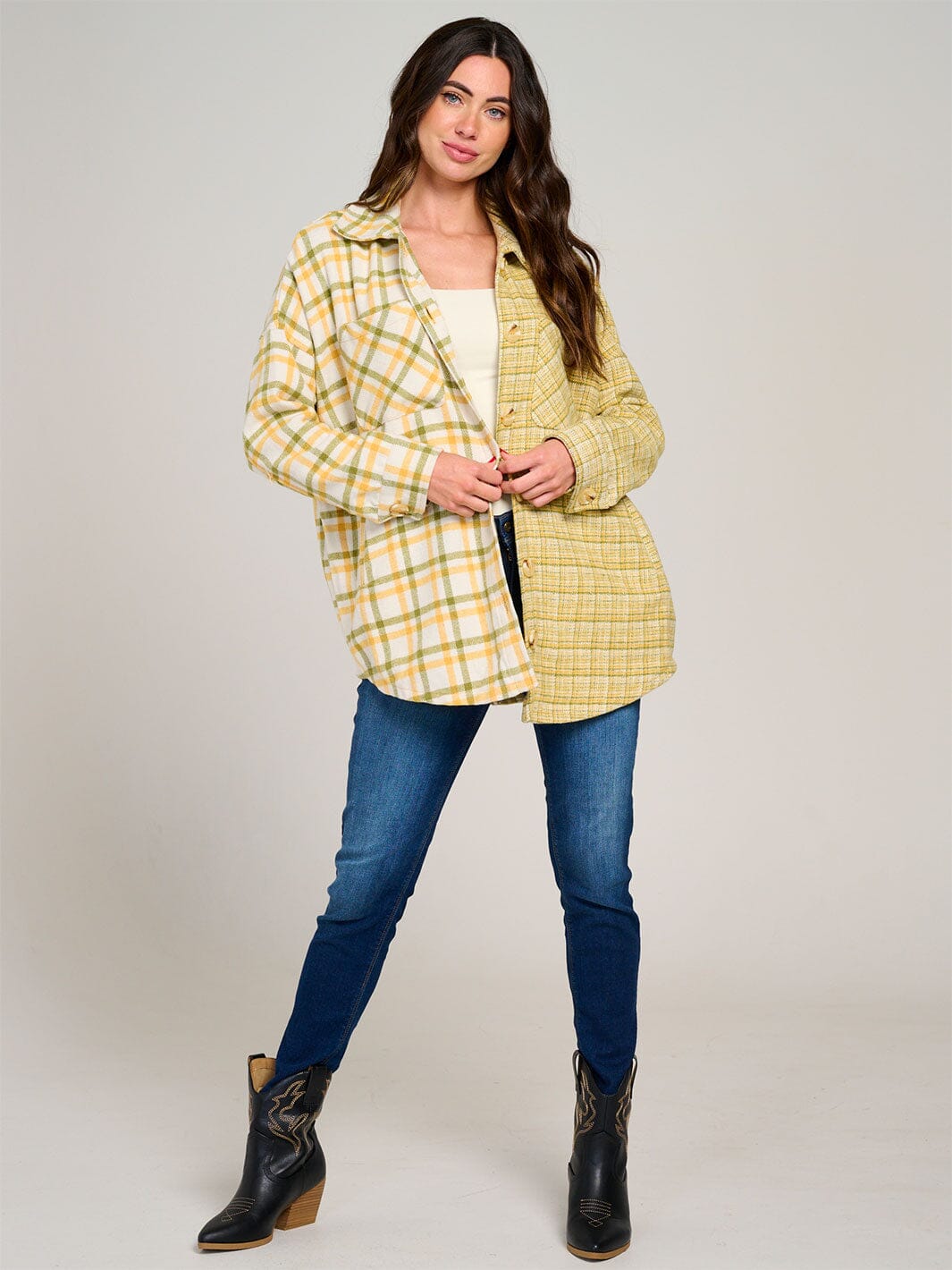 WOMEN'S LONG SLEEVE FRONT POCKET BUTTON UP PLAID SHACKET