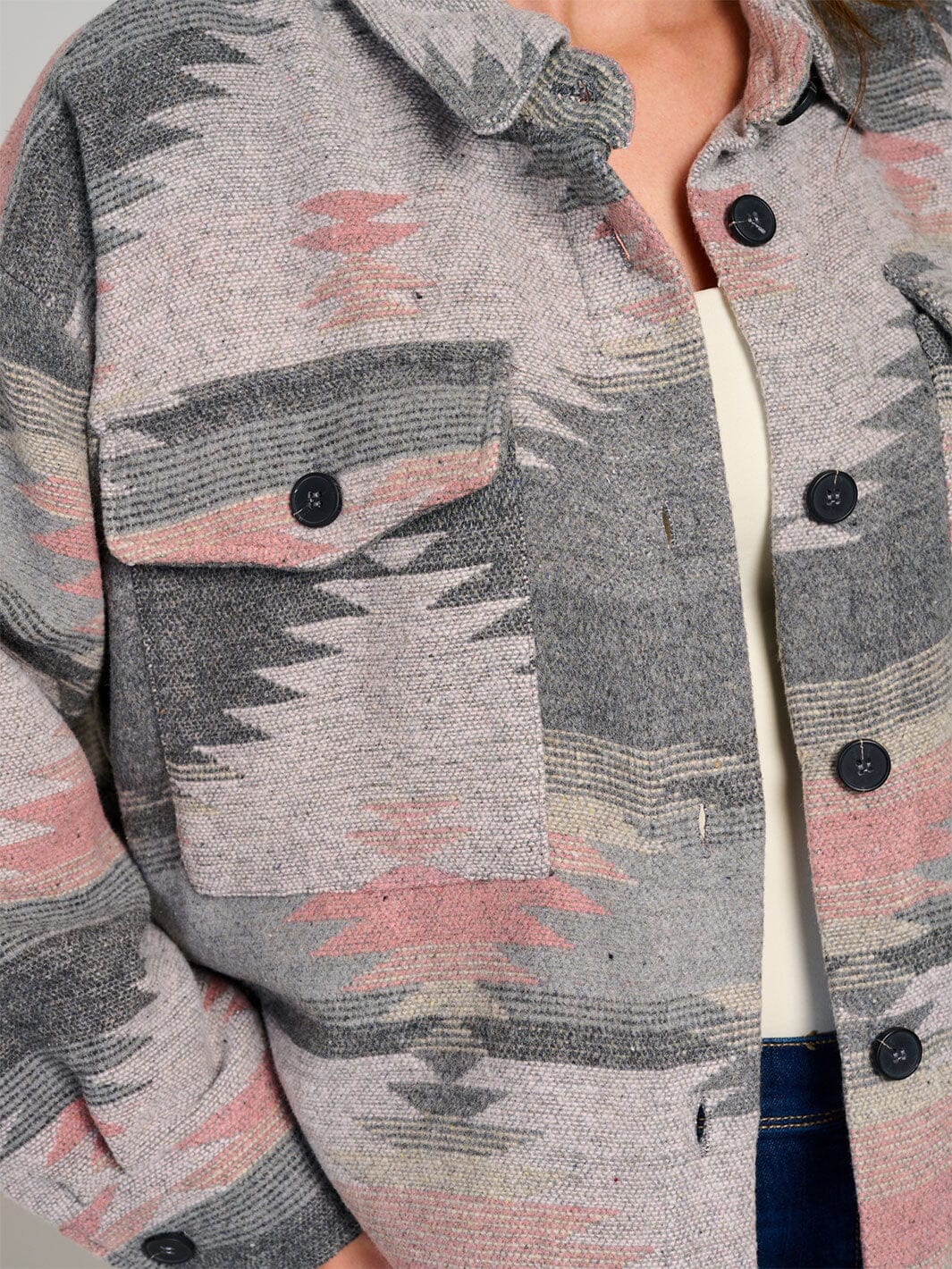 WOMEN'S LONG SLEEVE FRONT POCKET BUTTON UP HIGH-LOW PRINTED SHACKET