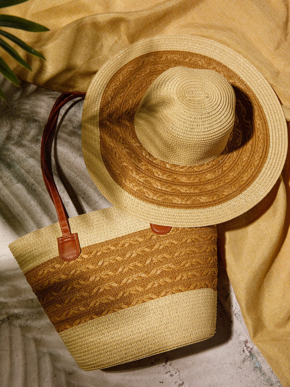 WOMEN'S STRAW SUN HAT WITH MATCHING WOVEN COLORBLOCK TOTE BAG