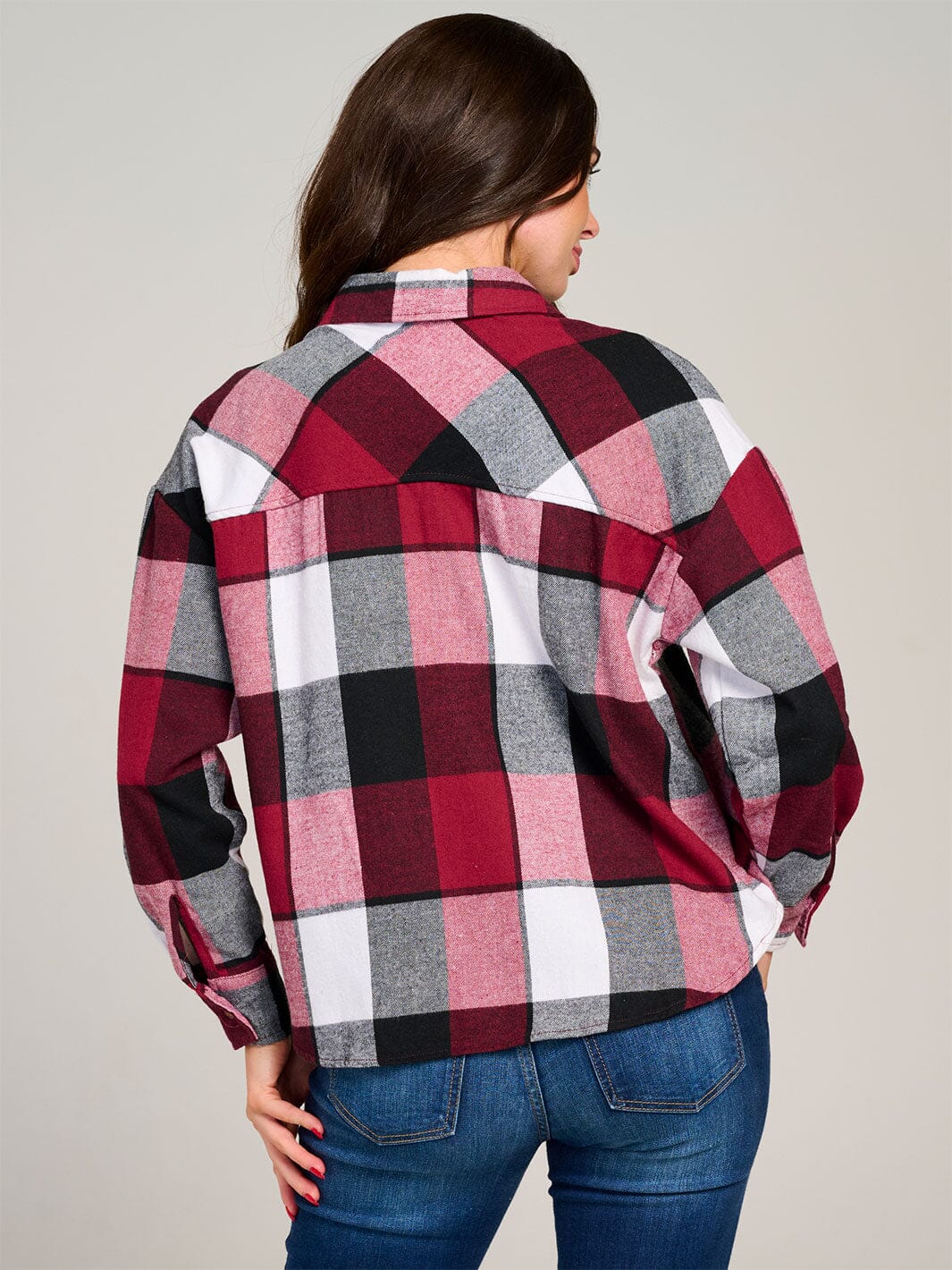 WOMEN'S LONG SLEEVE FRONT POCKET BUTTON UP PLAID SHIRT