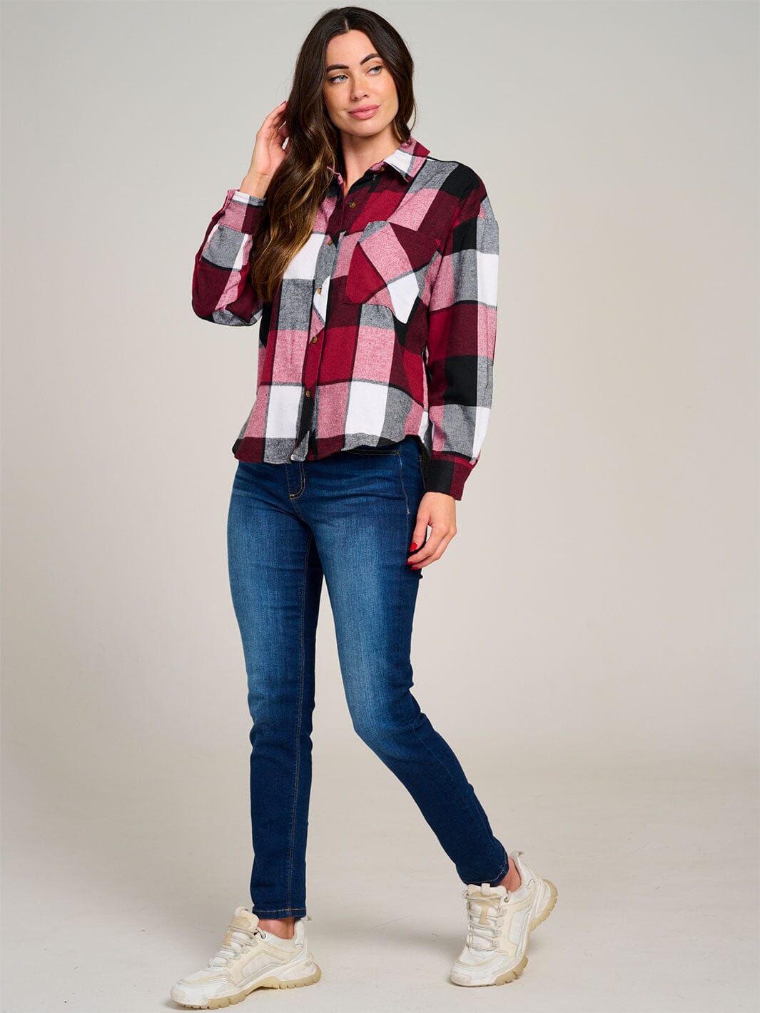 WOMEN'S LONG SLEEVE FRONT POCKET BUTTON UP PLAID SHIRT