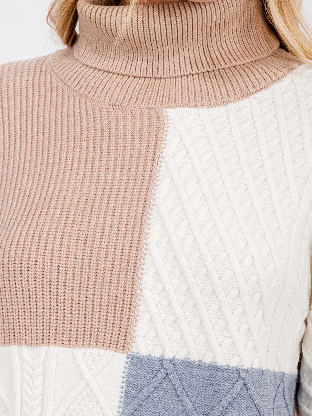 WOMEN'S LONG SLEEVE TURTLE NECK DETAILED COLORBLOCK PULLOVER SWEATER