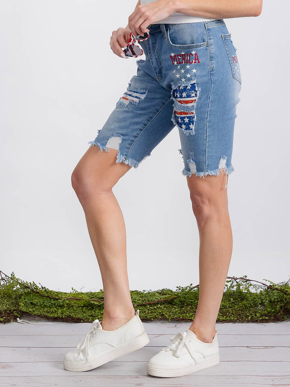 WOMEN'S BUTTON CLOSURE POCKETS DISTRESS PATRIOTIC DENIM BIKER SHORTS