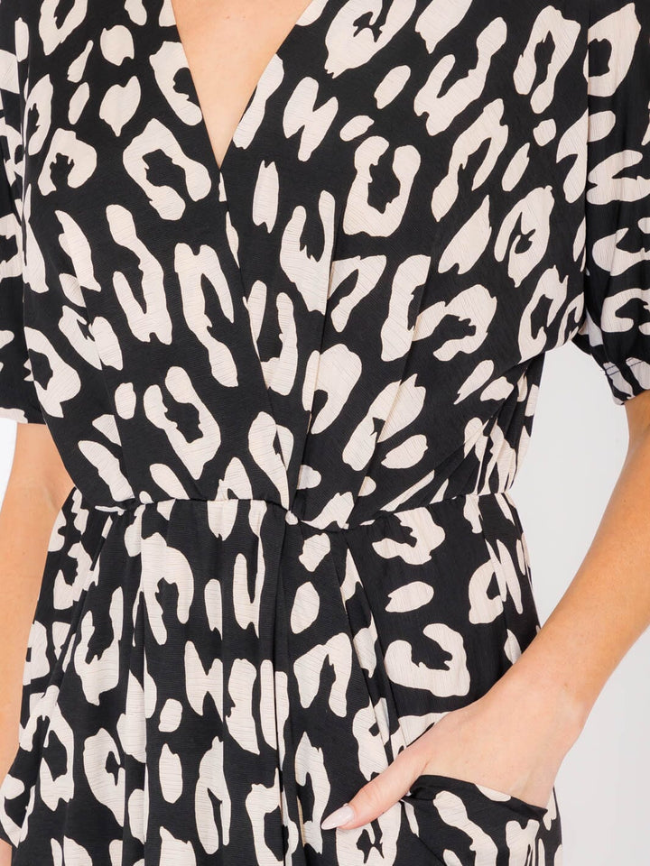 WOMEN'S SHORT SLEEVES FRONT POCKETS SURPLICE ANIMAL PRINT MIDI DRESS