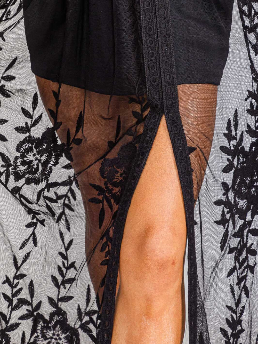 WOMEN'S SLEEVELESS HALTER NECK ALL OVER LACE MAXI DRESS