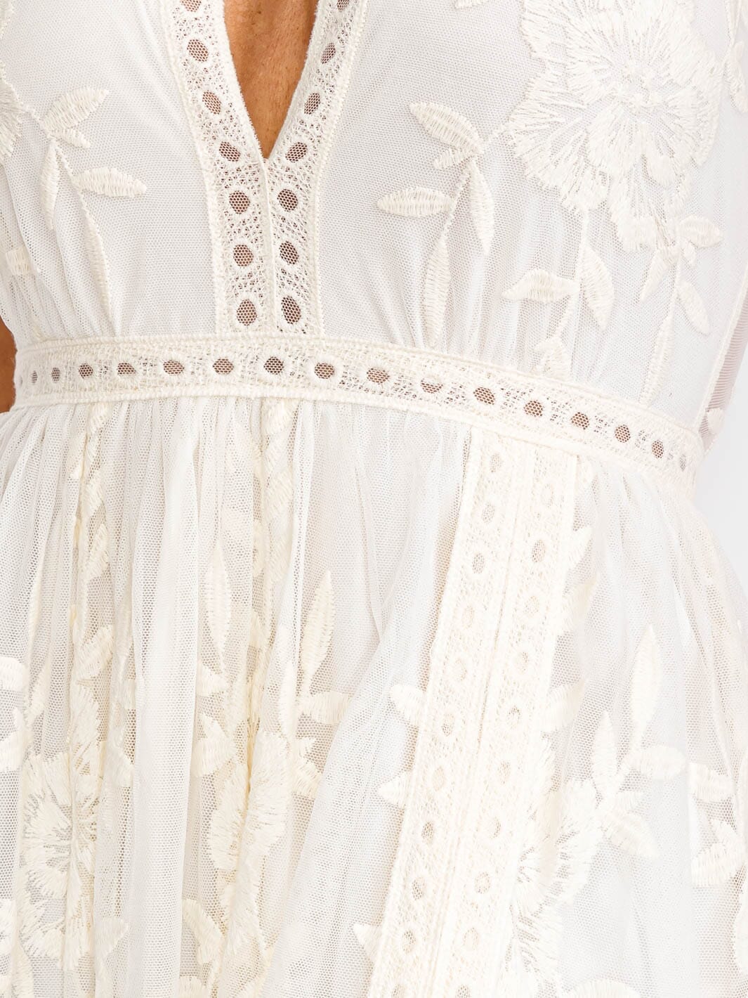 WOMEN'S SLEEVELESS HALTER NECK ALL OVER LACE MAXI DRESS