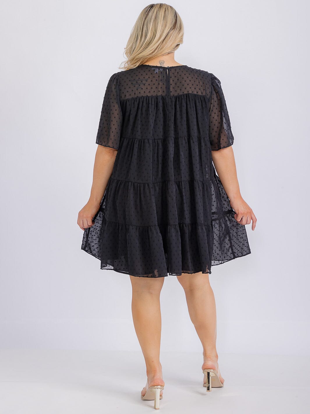 PLUS SIZE SHORT SLEEVE TIERED SWISS DOTS TUNIC MINI DRESS