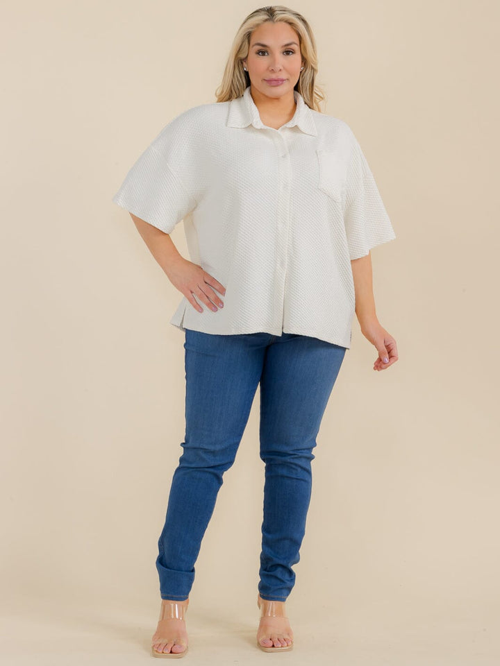 PLUS SIZE SHORT SLEEVE FRONT POCKETS BUTTON UP BLOUSE