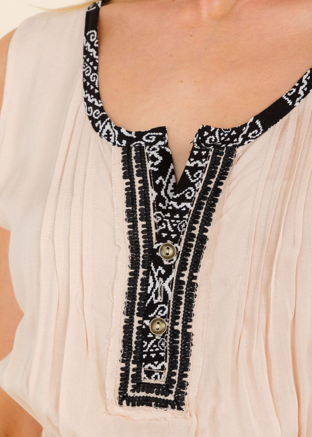 WOMEN'S SLEEVELESS V-NECK SMOCK WAIST EMBROIDERY MINI DRESS