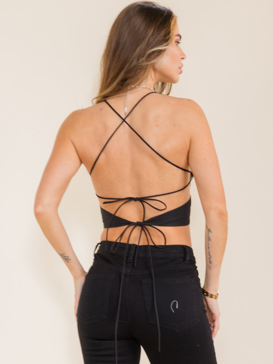 WOMEN'S SLEEVELESS V-NECK OPEN BACK CROP TOP