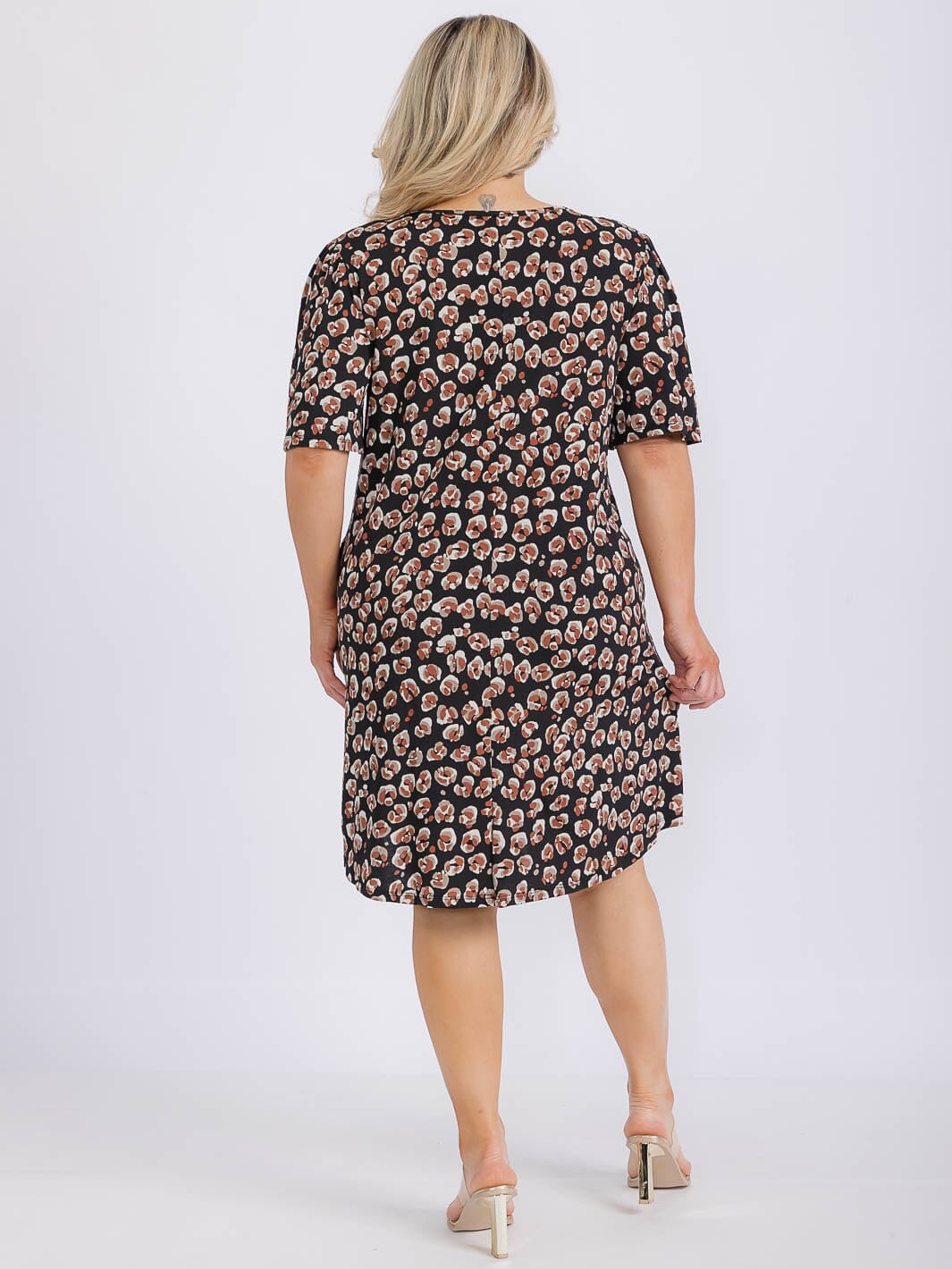 PLUS SIZE SHORT SLEEVE V-NECK FRONT POCKETS ANIMAL PRINT TUNIC MINI DRESS