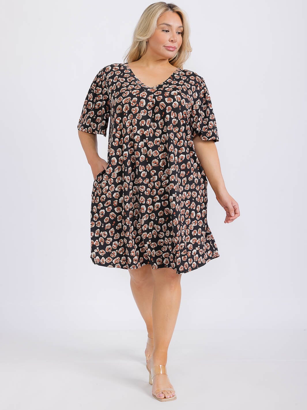 PLUS SIZE SHORT SLEEVE V-NECK FRONT POCKETS ANIMAL PRINT TUNIC MINI DRESS