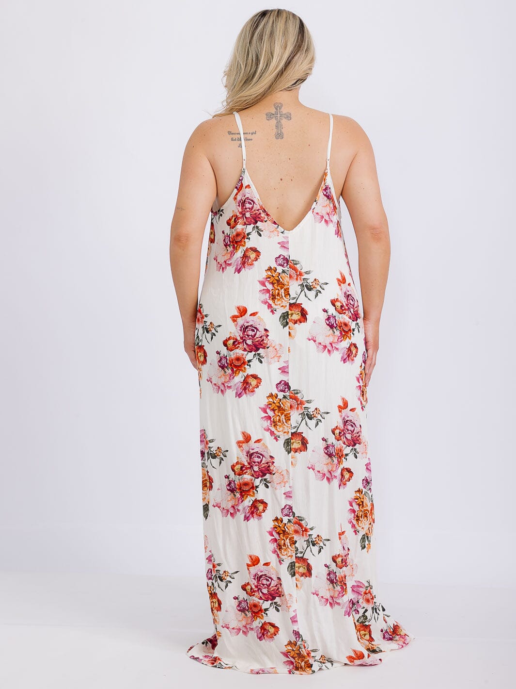 PLUS SIZE SLEEVELESS V-NECK FRONT POCKETS FLORAL MAXI DRESS