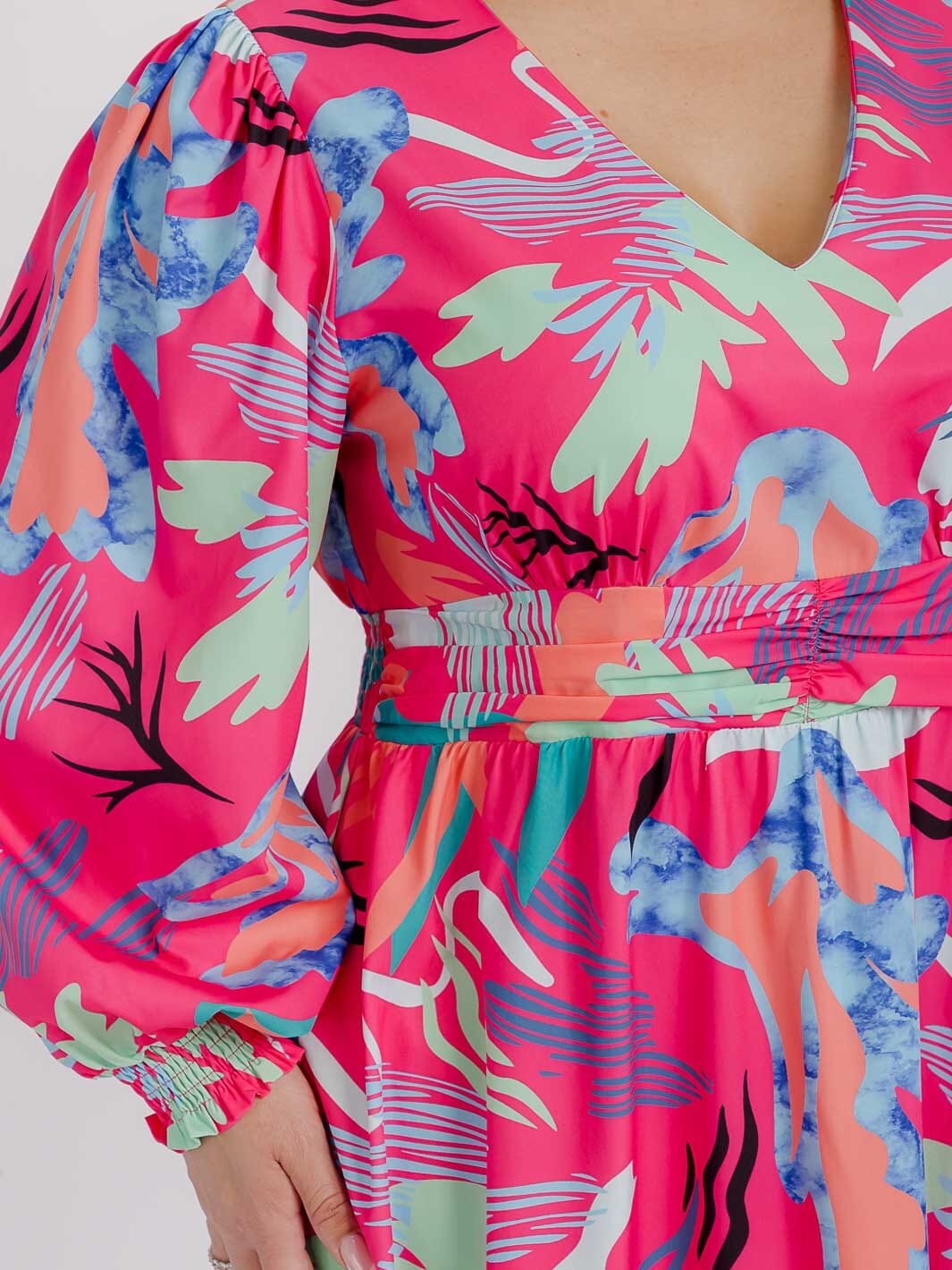 PLUS SIZE LONG SLEEVE V-NECK FLORAL MAXI DRESS