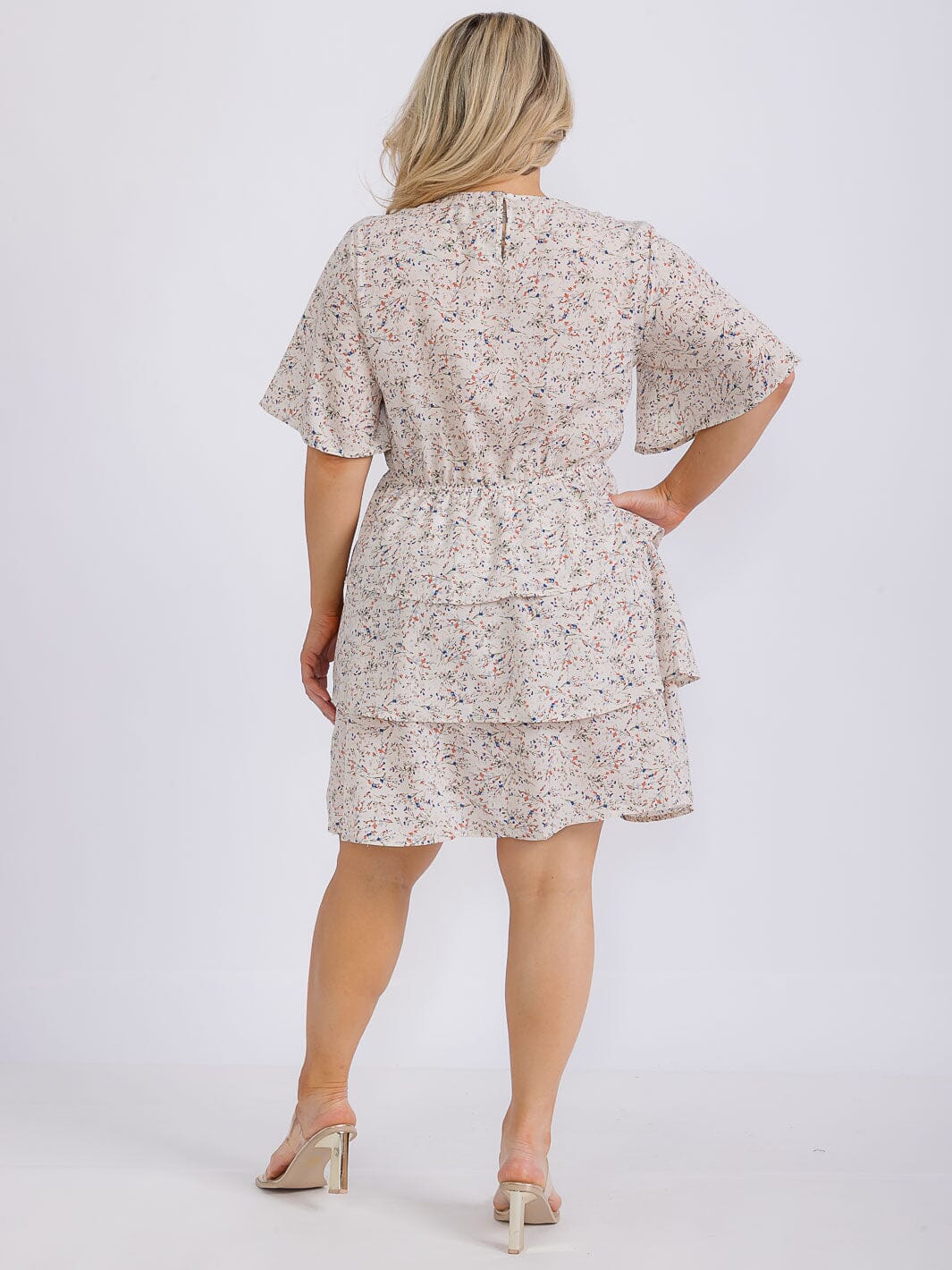 PLUS SIZE TIERED FLOWER PRINT MINI DRESS
