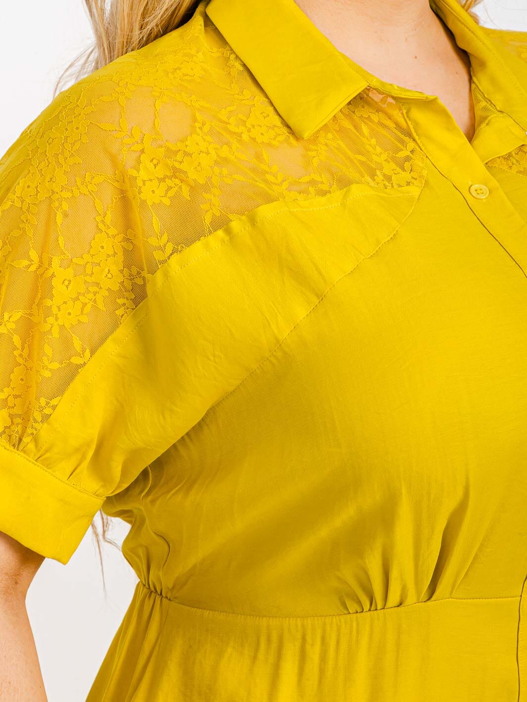 PLUS SIZE SHORT SLEEVE BUTTON CLOSURE LACE HIGH-LOW MIDI DRESS