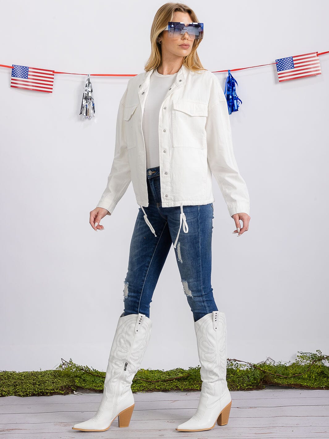 WOMEN'S LONG SLEEVE BUTTON CLOSURE FRONT POCKETS DENIM JACKET