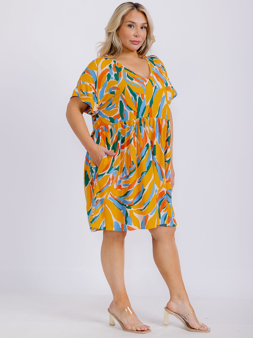 PLUS SIZE SHORT SLEEVE V-NECK MULTI PRINT FRONT POCKETS TUNIC MINI DRESS