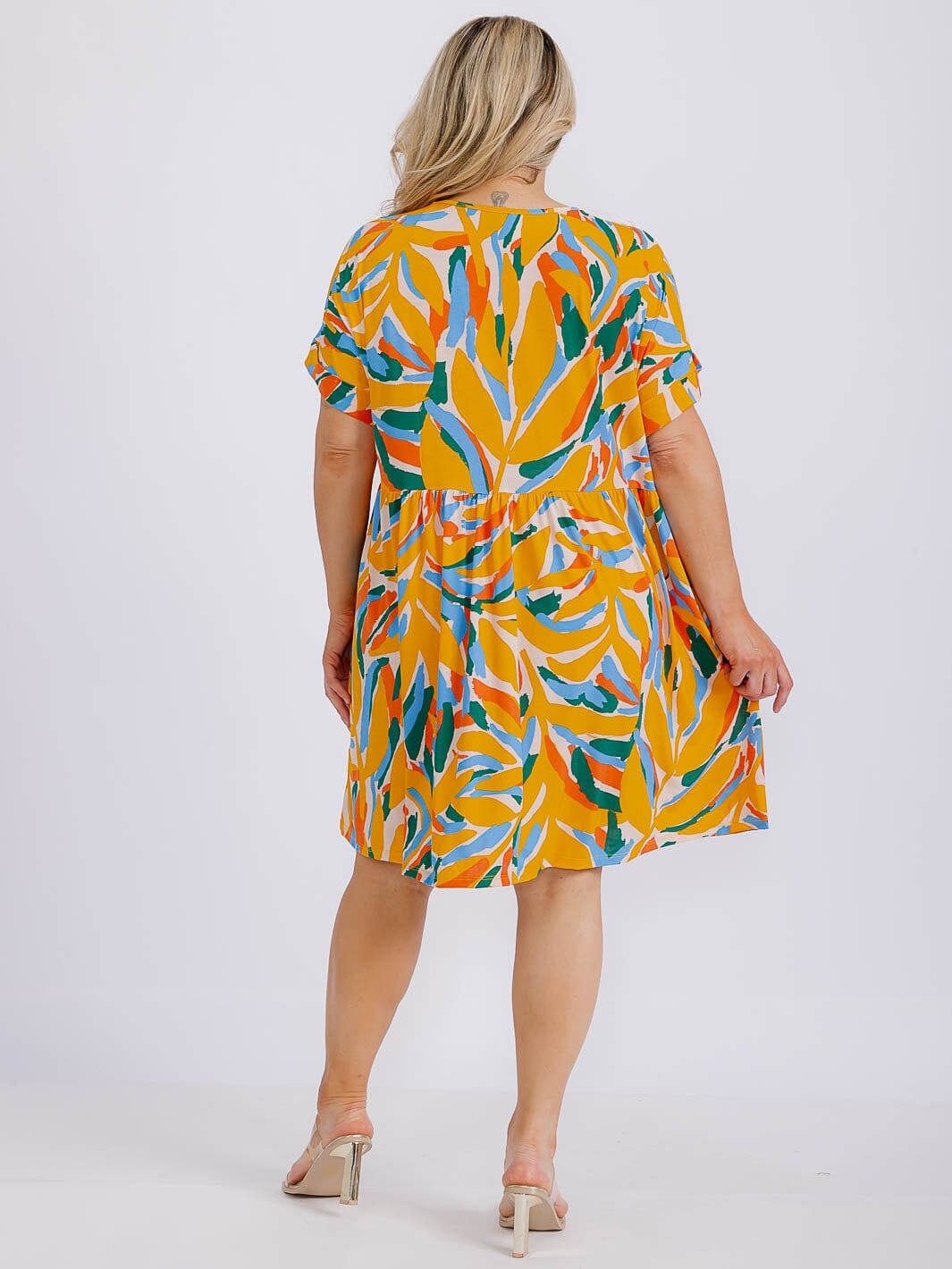 PLUS SIZE SHORT SLEEVE V-NECK MULTI PRINT FRONT POCKETS TUNIC MINI DRESS