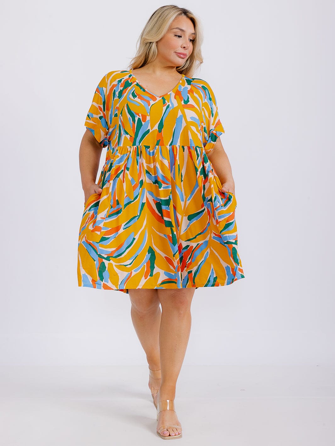 PLUS SIZE SHORT SLEEVE V-NECK MULTI PRINT FRONT POCKETS TUNIC MINI DRESS