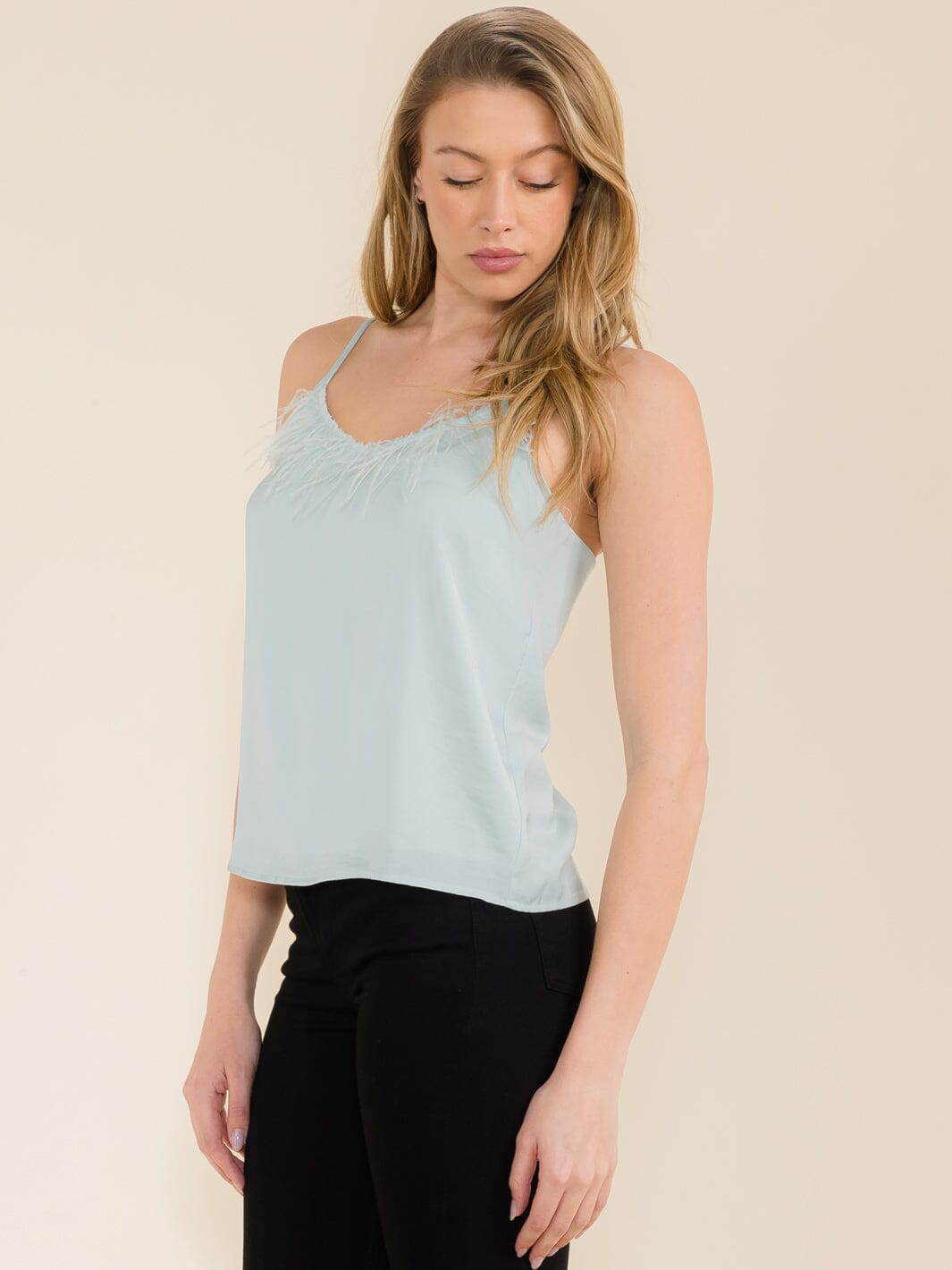 WOMEN'S SLEEVELESS V-NECK DETAILED OPEN BACK TANK TOP