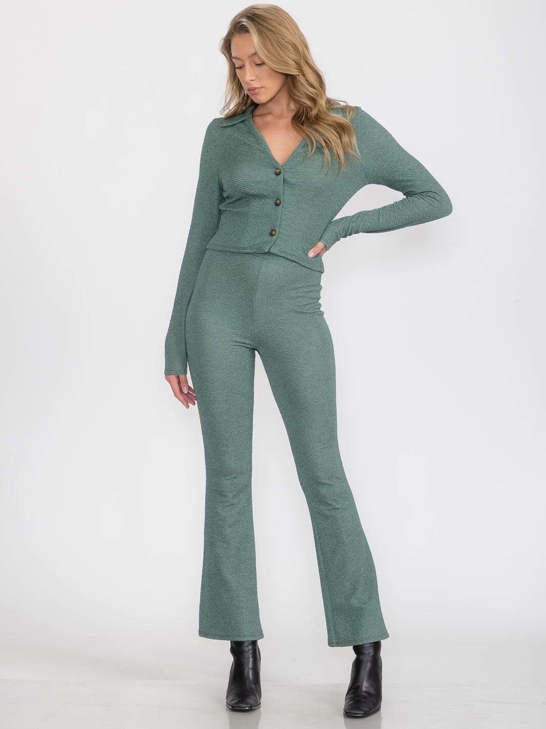 WOMEN'S LONG SLEEVE BUTTON UP TOP