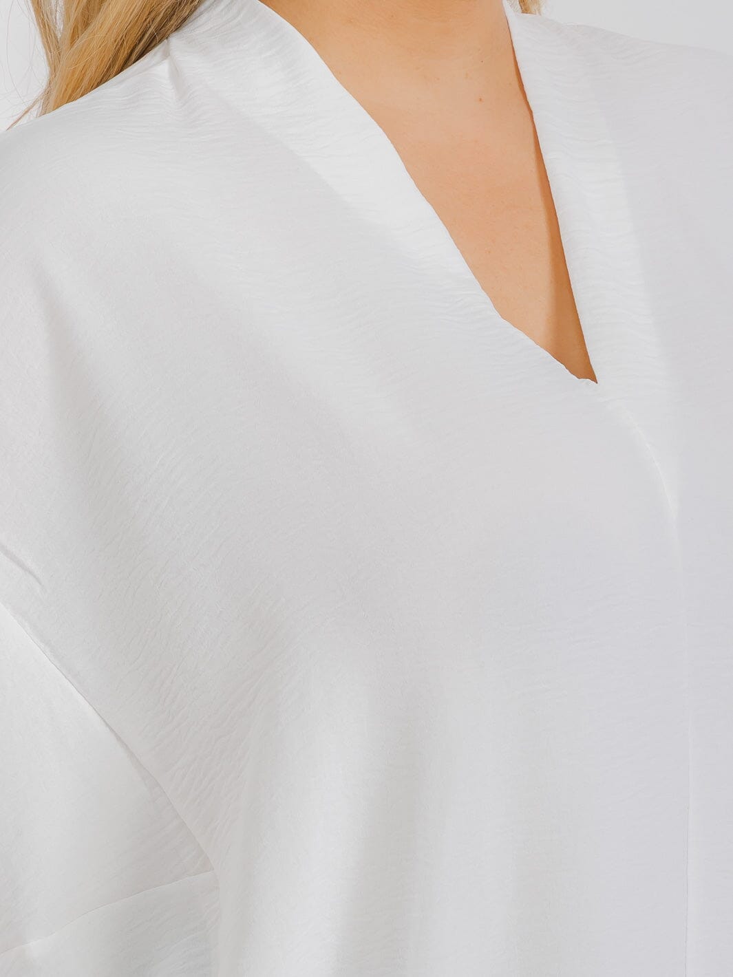 PLUS SIZE SHORT SLEEVE V-NECK SOLID TUNIC BLOUSE