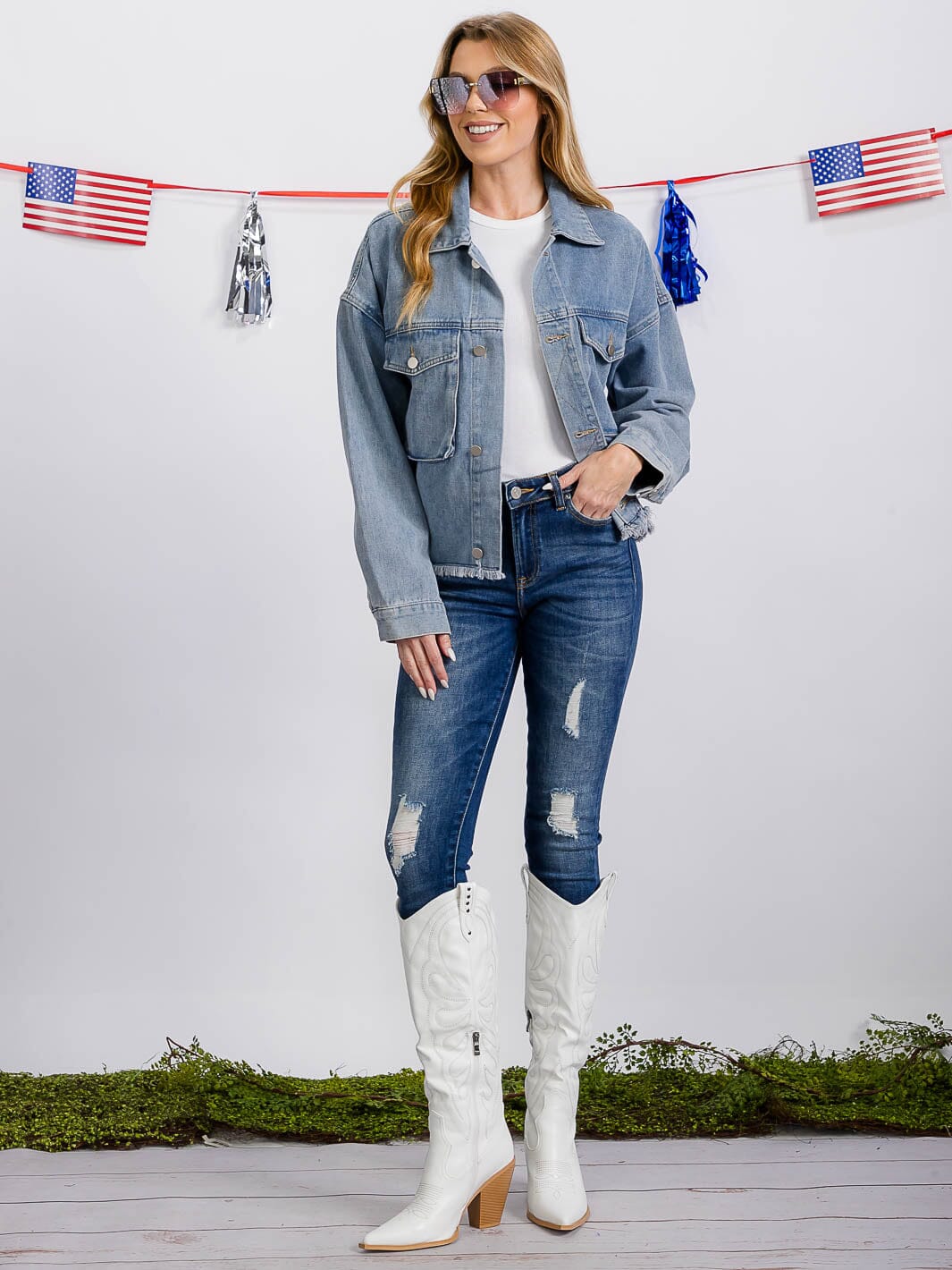 WOMEN'S LONG SLEEVE BUTTON CLOSURE FRONT POCKETS DENIM JACKET