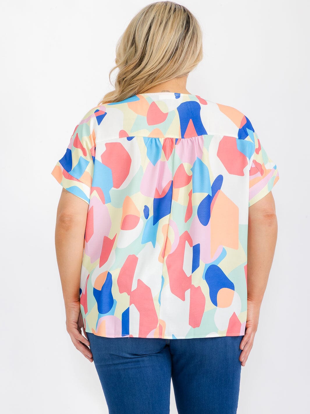 PLUS SIZE SHORT SLEEVE V-NECK MULTI PRINT TUNIC BLOUSE