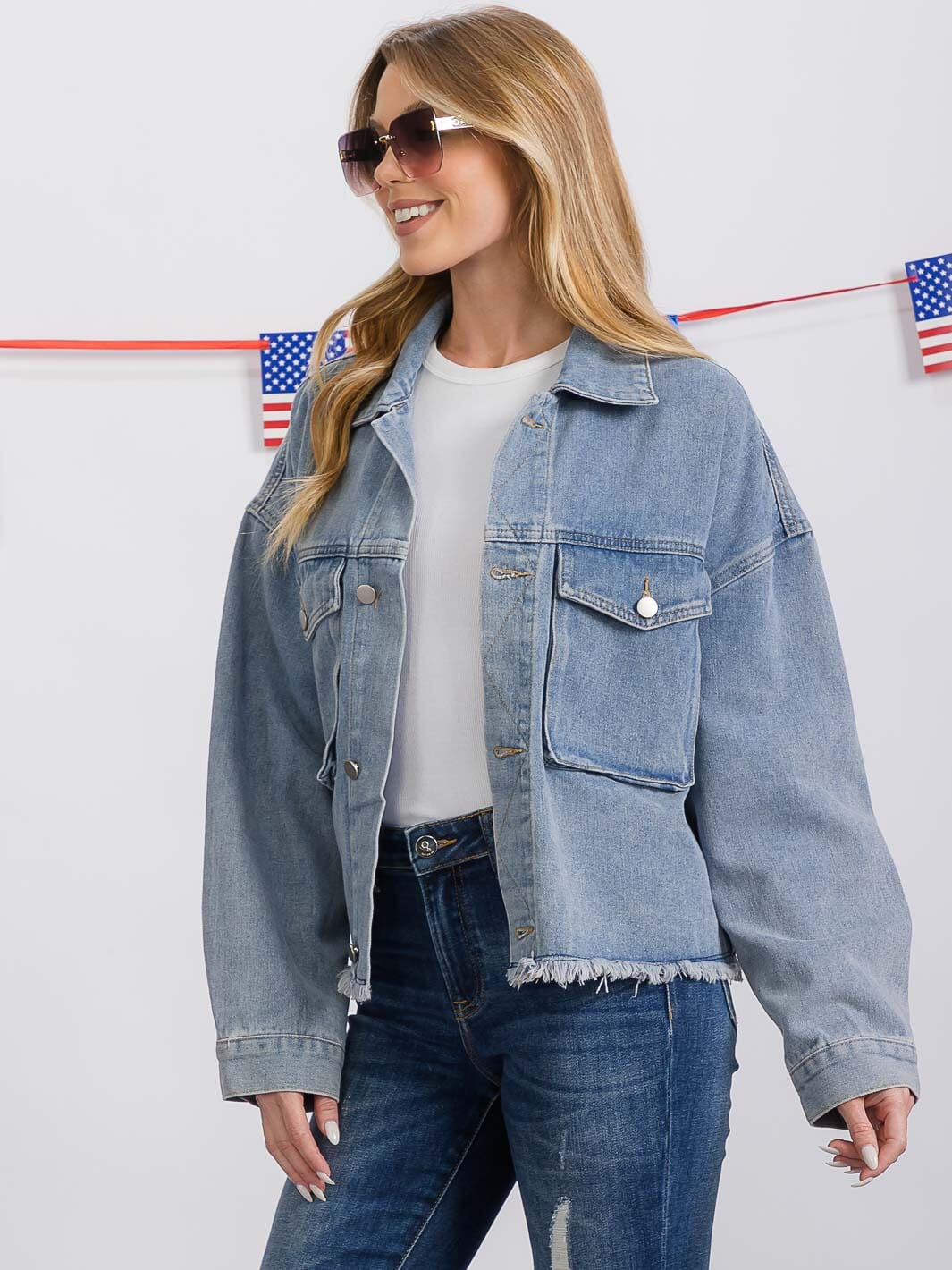WOMEN'S LONG SLEEVE BUTTON CLOSURE FRONT POCKETS DENIM JACKET