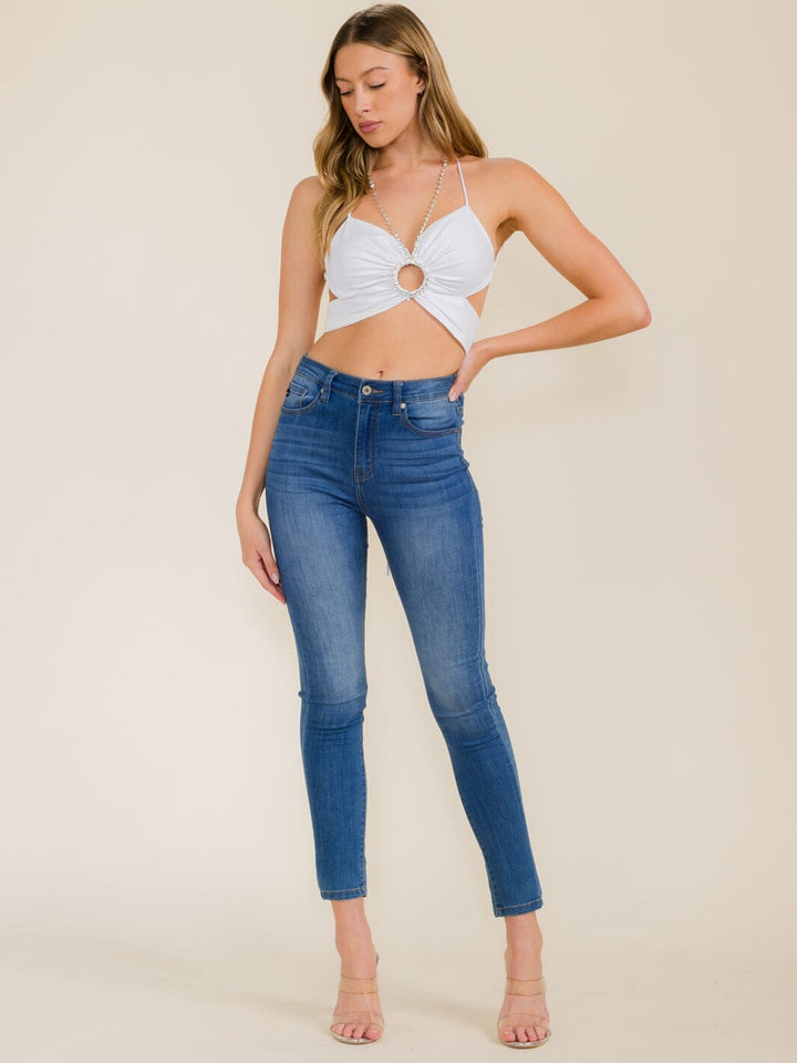 WOMEN'S SLEEVELESS V-NECK OPEN BACK CROP TOP