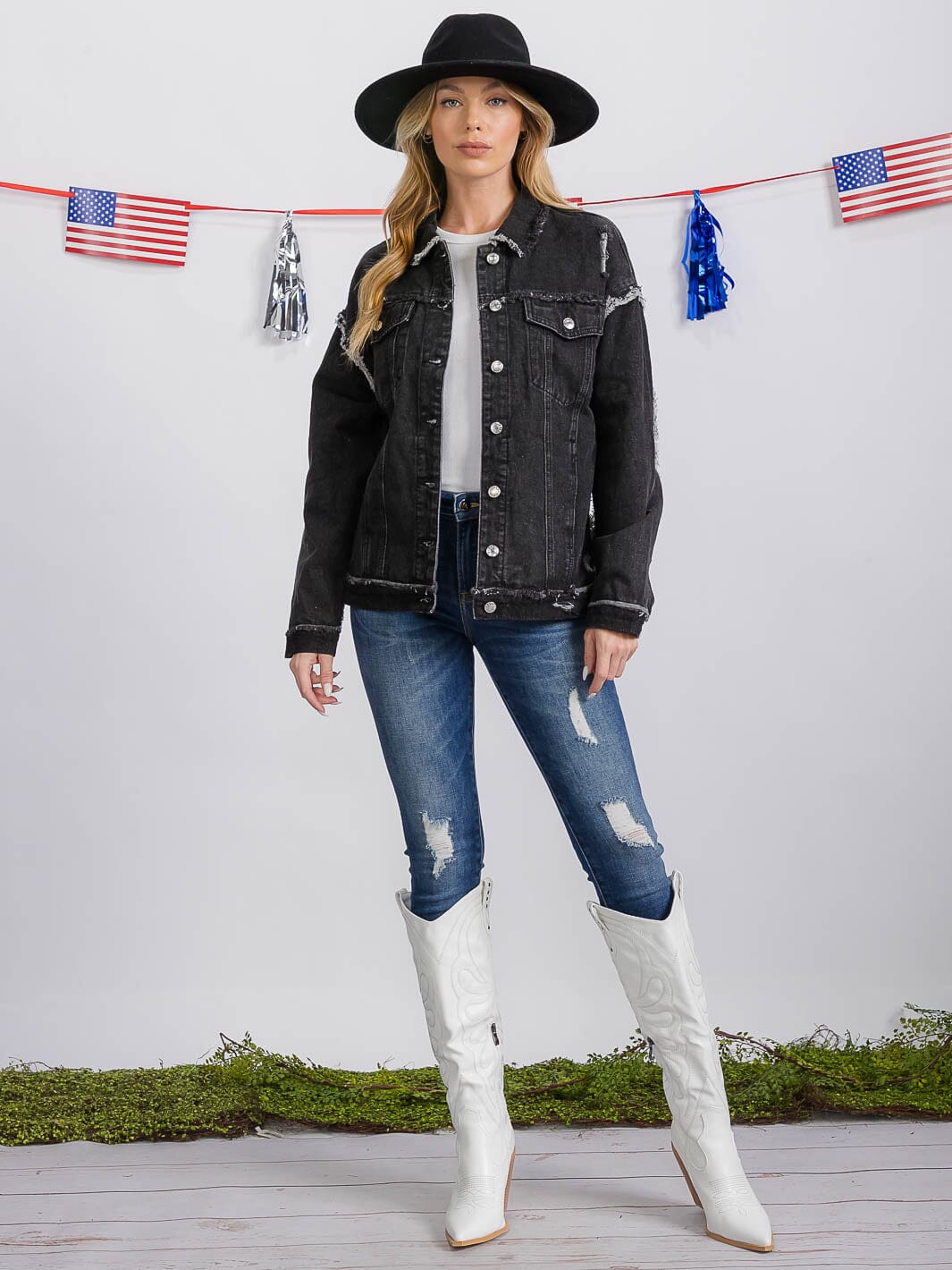 WOMEN'S LONG SLEEVE BUTTON CLOSURE FRONT POCKETS DISTRESS DENIM JACKET