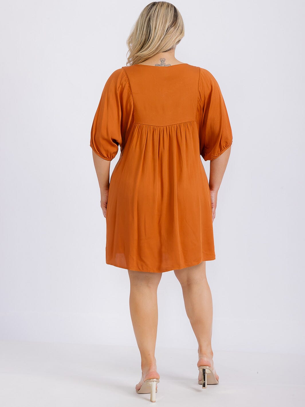 PLUS SIZE SHORT SLEEVES EMBROIDERED TRIM MINI DRESS