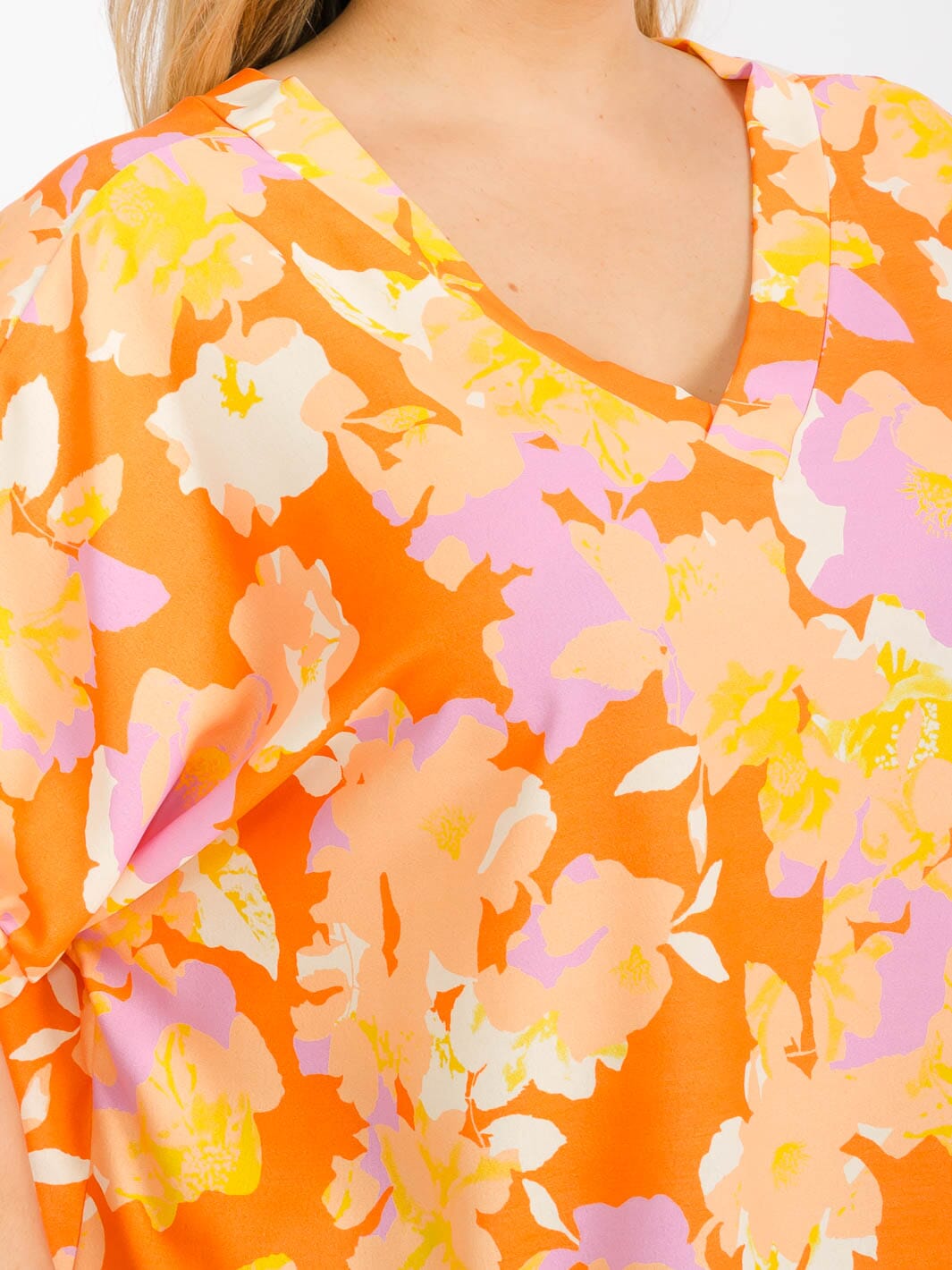 PLUS SIZE SHORT SLEEVE V-NECK FLORAL TUNIC BLOUSE