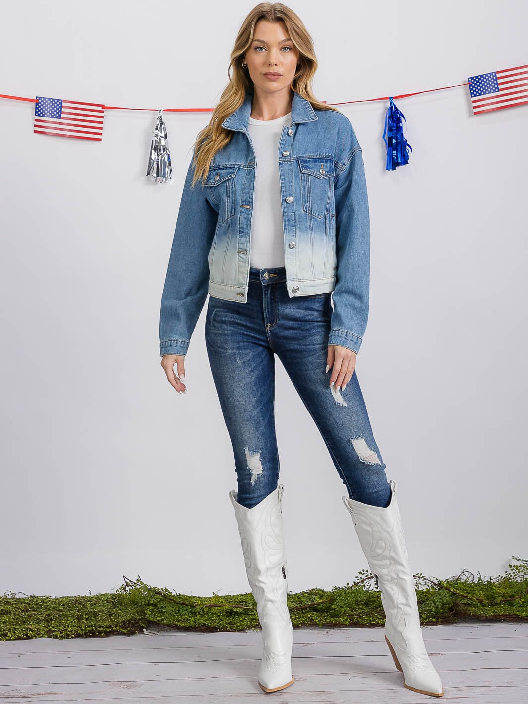 WOMEN'S LONG SLEEVE BUTTON CLOSURE FRONT POCKETS TWO TONE DENIM JACKET