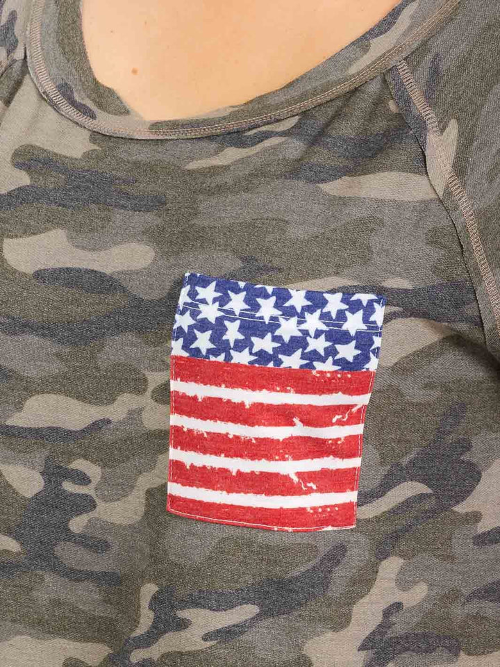 PLUS SIZE SHORT SLEEVE V-NECK CAMOFLAG POCKET TOP