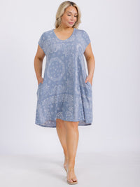 PLUS SIZE SHORT SLEEVE V-NECK FRONT POCKETS BANDANA PRINT TUNIC MINI DRESS