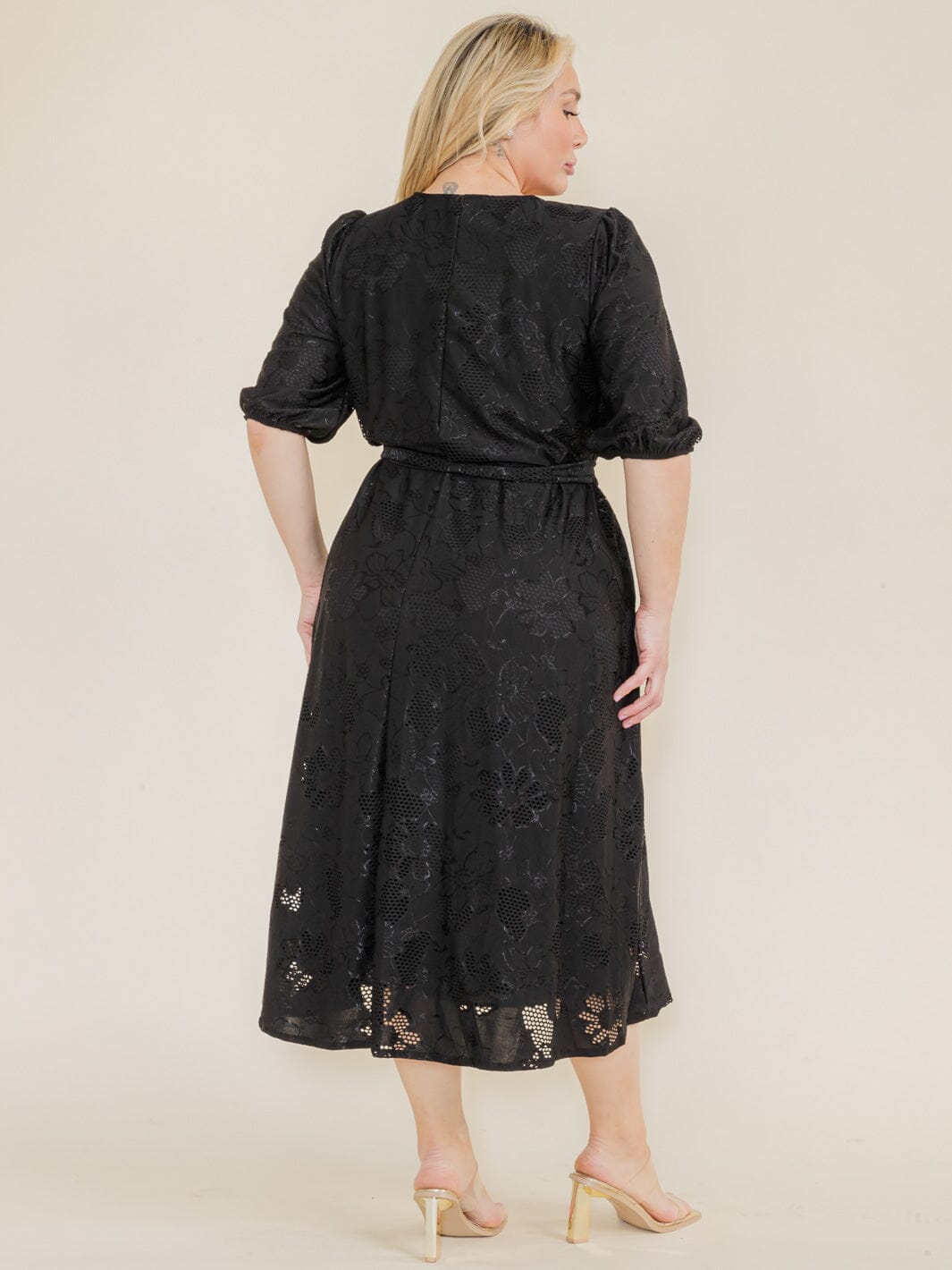 PLUS SIZE SHORT SLEEVE FLOWER EYELET DETAILED SELF TIE FRONT POCKETS MIDI DRESS