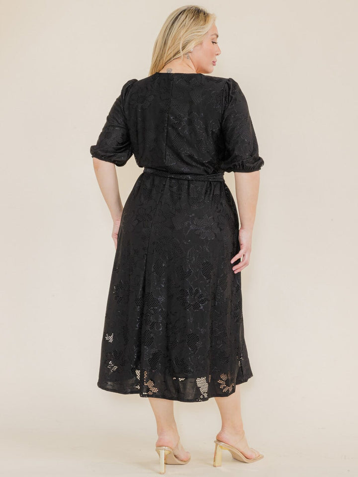 PLUS SIZE SHORT SLEEVE FLOWER EYELET DETAILED SELF TIE FRONT POCKETS MIDI DRESS