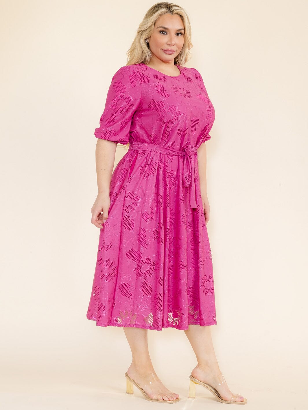 PLUS SIZE SHORT SLEEVE FLOWER EYELET DETAILED SELF TIE FRONT POCKETS MIDI DRESS