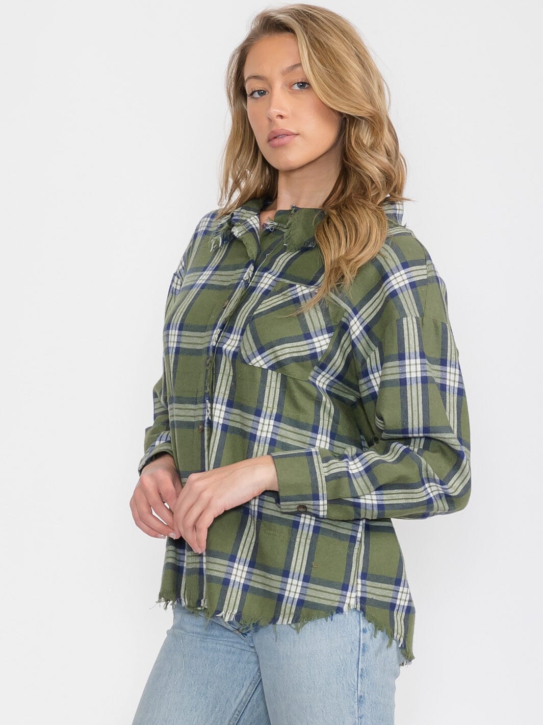 WOMEN'S LONG SLEEVE BUTTON UP FRONT POCKET RAW EDGE PLAID SHIRT