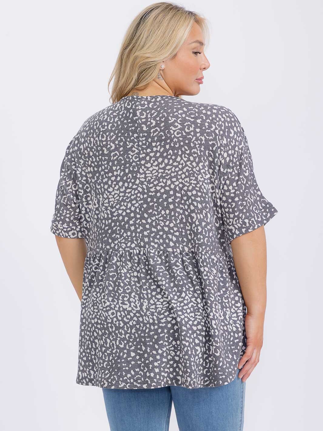 PLUS SIZE SHORT SLEEVE V-NECK ANIMAL PRINT BLOUSE